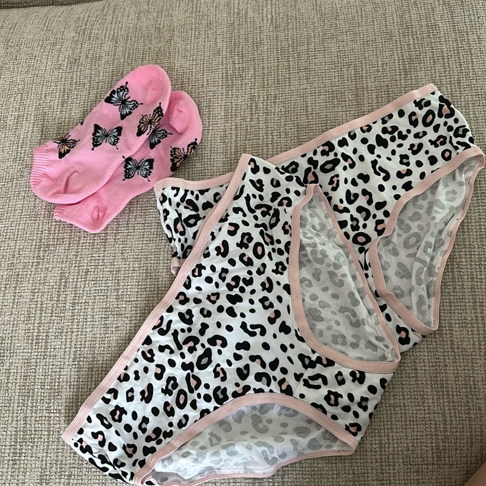 FREE! NWOT! Cat & Jack cheetah print kids size 14 and butterfly socks